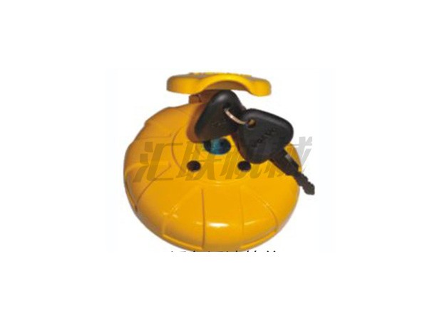 L-1807 Volvo fuel tank cap.